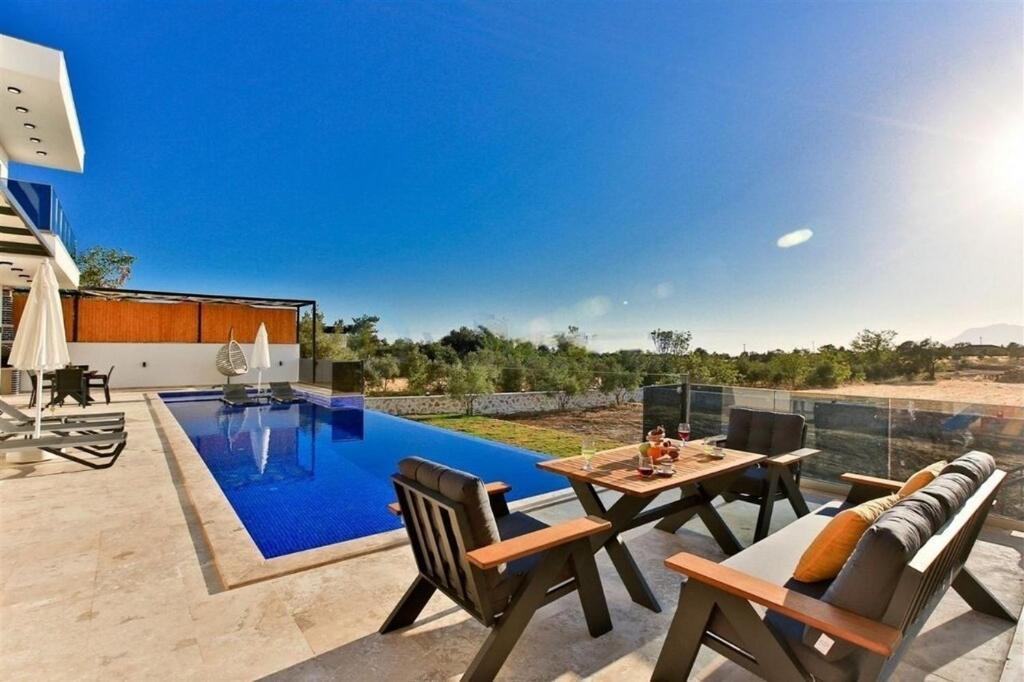 Villa Lycian-Kalkan 3 Bedroom-2 Jakuzzies-Sauna-Turkish Hamam-Huge Private Pool And Lovely Garden Каш Екстериор снимка